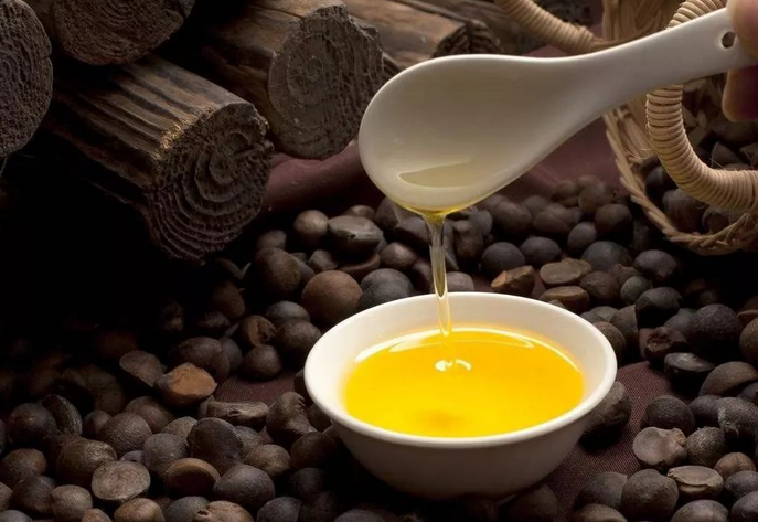 企鵝牌茶籽油雙螺桿榨油機(jī)，用心制造獲得客戶認(rèn)可(圖1)